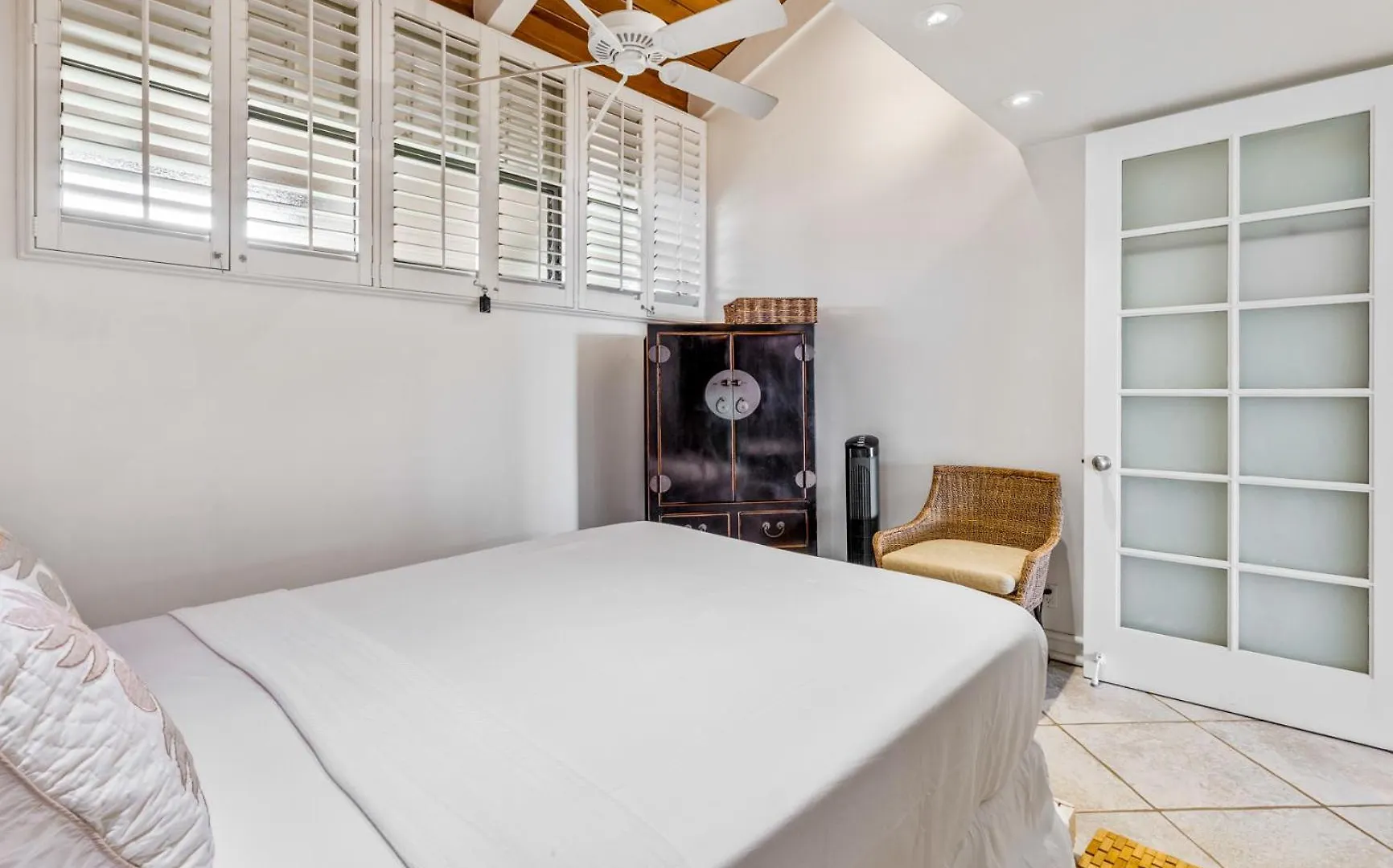 The Noniluna Two - Sleeps 9 Plus Pack N Play Lahaina